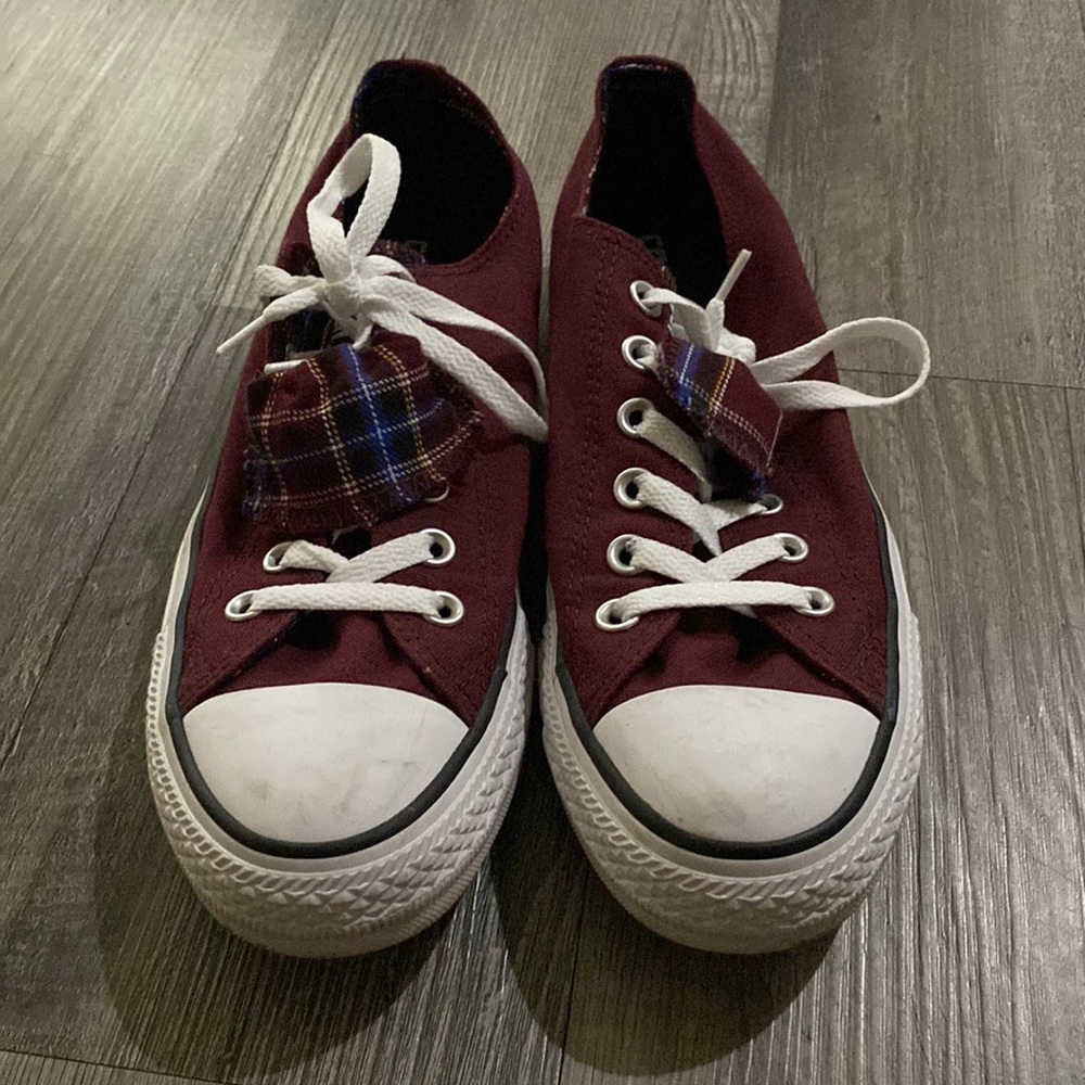 Maroon converse